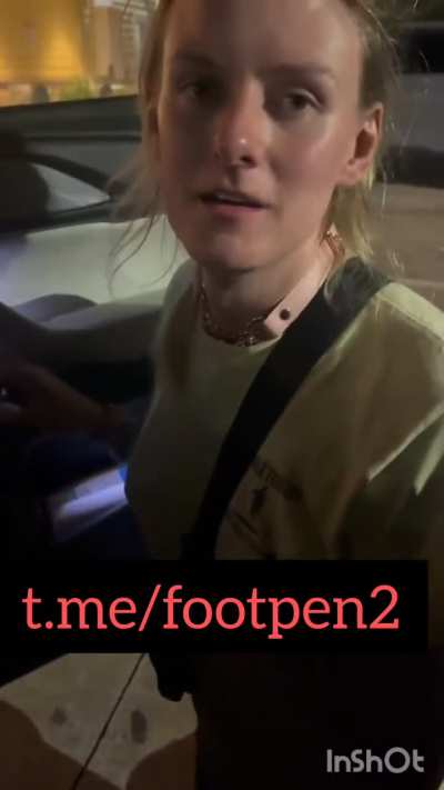 slave girl kissed bottom of foot