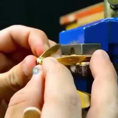 Making a wasp with screws