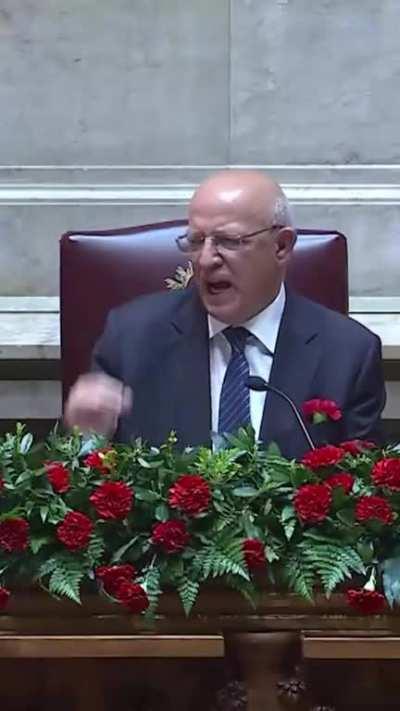Vídeo 100% legítimo não editado da ARTV a mostar o Presidente da AR a dirigir-se aos grupos parlamentares do CHEGA e da IL minutos antes do discurso de Lula. Quo vadis, Portugal?
