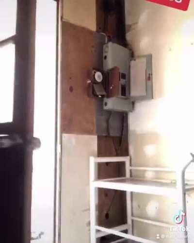 HOW AI SCAVS CLEAR BUILDINGS VS HOW PLAYER SCAVS CLEAR BUILDINGS