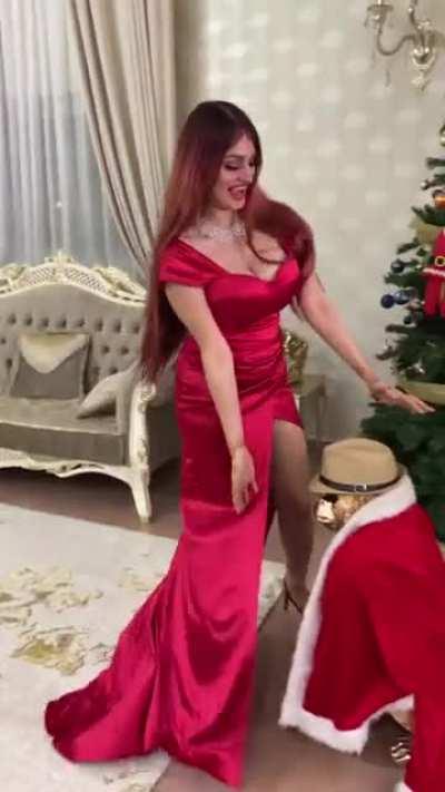 look at her massive cleavage ... 🍈🍆🍈😈😈💦💦💦💦 heaven if a cock is between those boobs