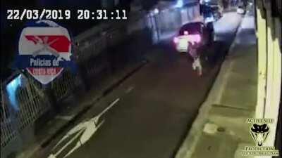 Costa Rican Man Gives Attacker What He Wants