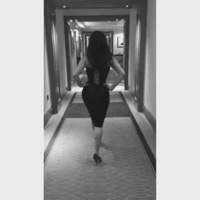 Following Salma Hayek to her hotel room