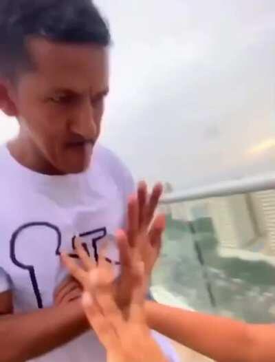 2do intento y aparece el novio 😡🤬