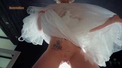 Bonnie found her old wedding dress in the wardrobe. And we had great fun!😍😍