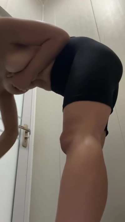 Mommy is changing for gym, can you close your eyes as a good boy?