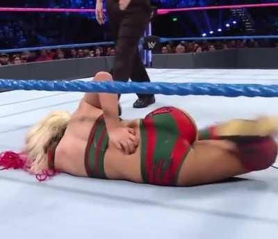 Alexa Bliss jigglin booty