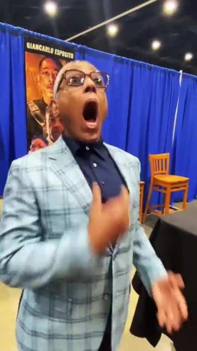 Last chance to look at me hector 😲😲😲