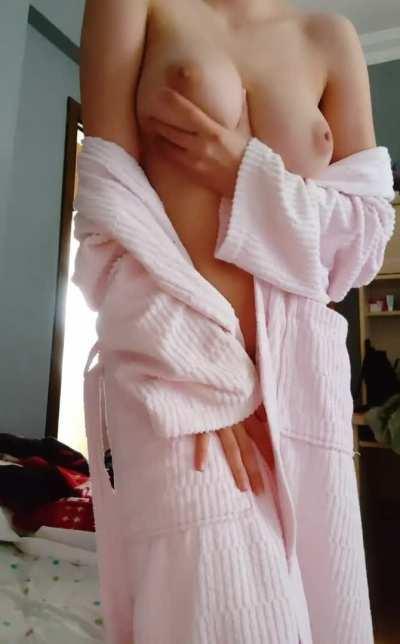 Upvote if you want me to come to your house and downvote if you're waiting for the santa hehe