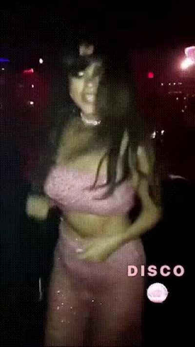 POV: Your date Selena Gomez gives you a little dance