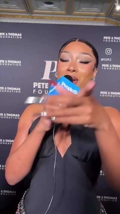 Megan talks to People about Klay💙