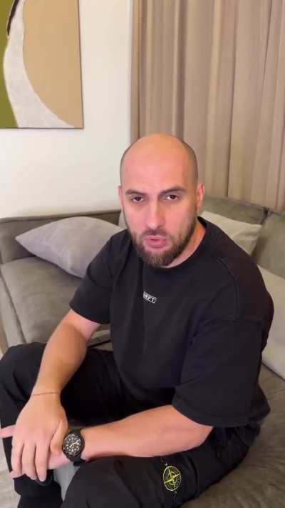 Наигранно, но в точку