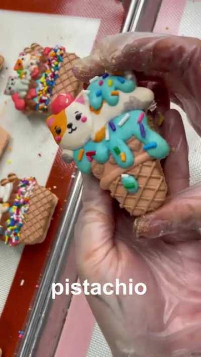 Kitty cat ice cream macarons!
