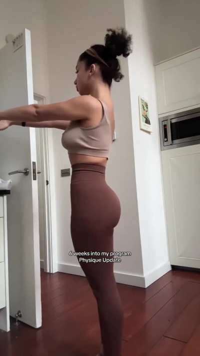   her body is delicious 😋 