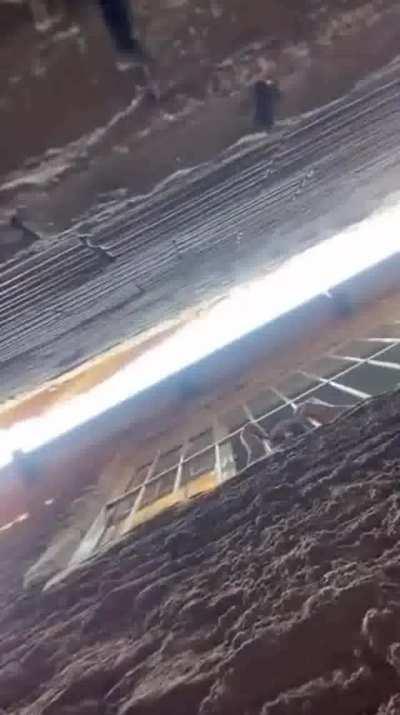 Trying to make a video using the window grid as smartphone support