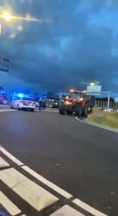 in the netherlands the police start shooting farmers