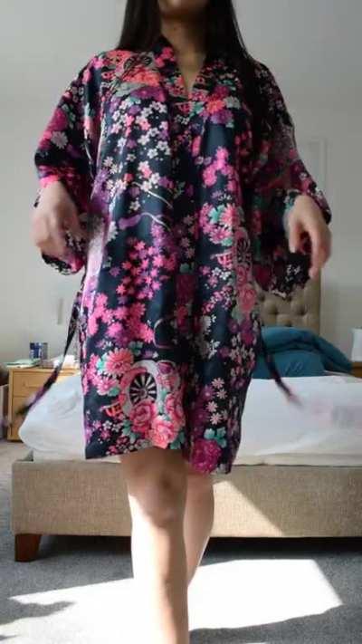 First time posting here - do you like my petite 4'11'' figure?