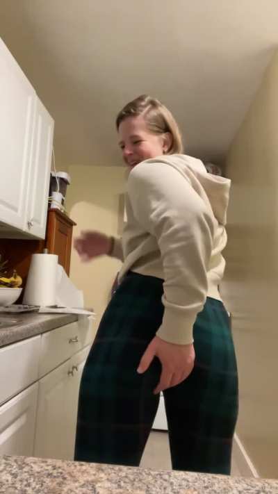 Just let one rip in my cozy pajama pants 😏💨 Who’s craving a custom? Next 15 to my OF get a free custom— grab one before they’re gone.