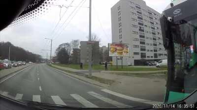 Man dragged by bus after getting leg stuck in door in Estonia