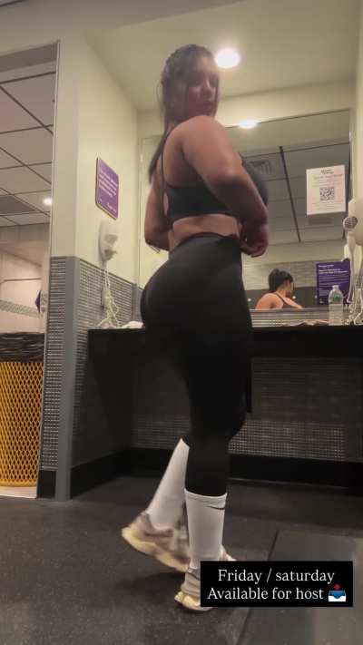 Dominicans fine as hell god DAMN that booty