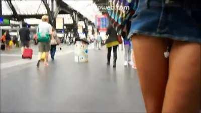 Lexo takes the train