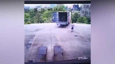 Loading a truck without engaging the parking brake