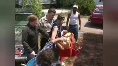 I love this scene. Ricky trying to eat chips in the middle of a scuffle and Bubbles threatening to fight Jroc, T and DVS always make me laugh out loud.