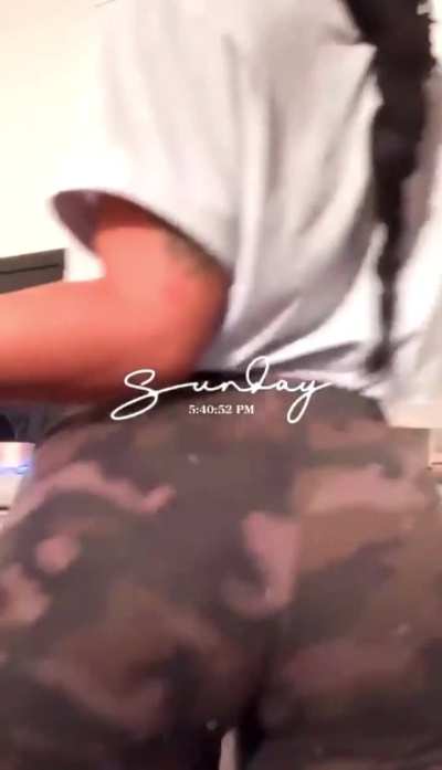 She been slacking on social media … she knows how to shake that fat 🍑