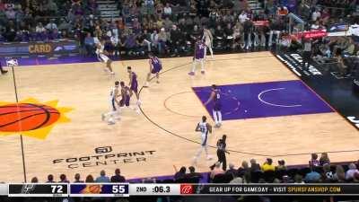 [Highlight] 7'6 man brings up the ball and swishes the 3 to end the half