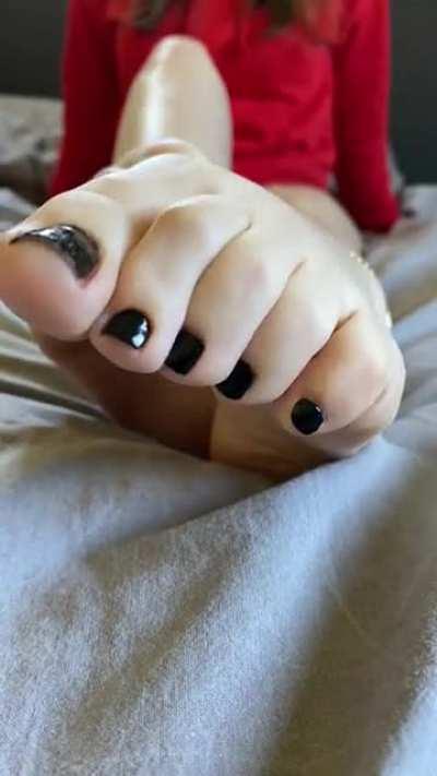 Some say I have 10/10 feet. What do you think?😏❤️