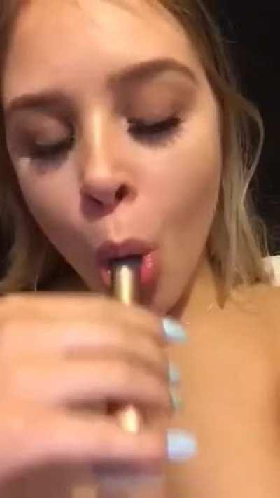 22 [F4M] [ Snapchat ] [Andrea01white] Press the arr*w and I'll send an instant nude. Always in the mood for sexting👍💯