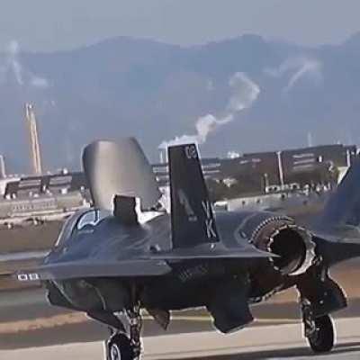 F-35B folds its exhaust and lift fan after landed.