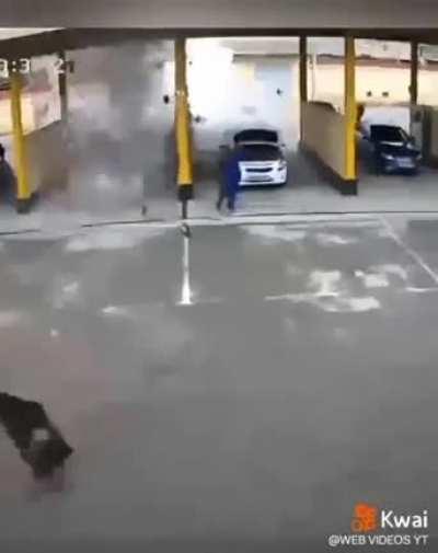 O cara tomou por tabela