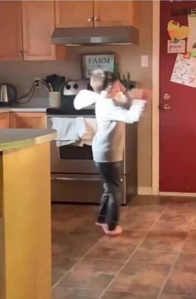 Kid can't get dizzy after spinning