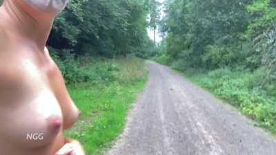 I Blindfolded mysel[F] on a frequented trail 😱 [GIF]