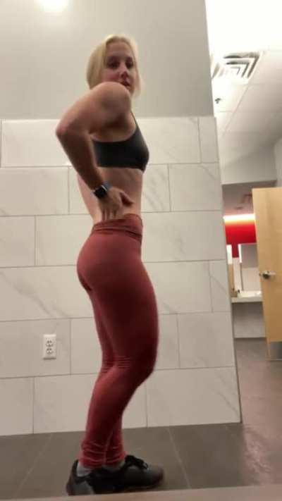 Would you like to cum across me at the gym ?