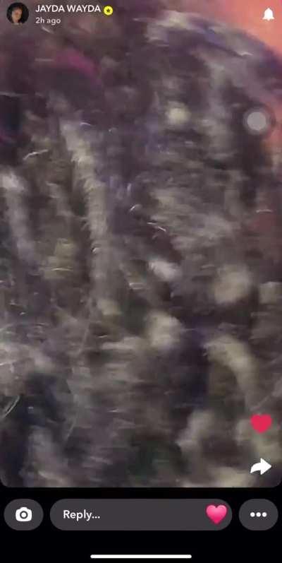 Shaking her ass for extra 💰…