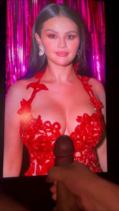 Cómo le llenan esas tetas 🤤💦