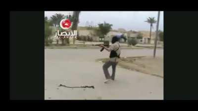 Insurgents fight against US soldiers early in the Iraq War.