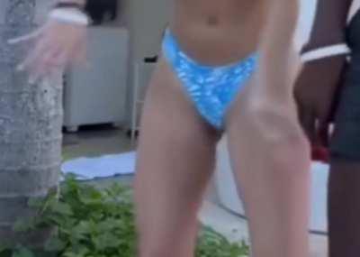 Can see mommy's cake from the front