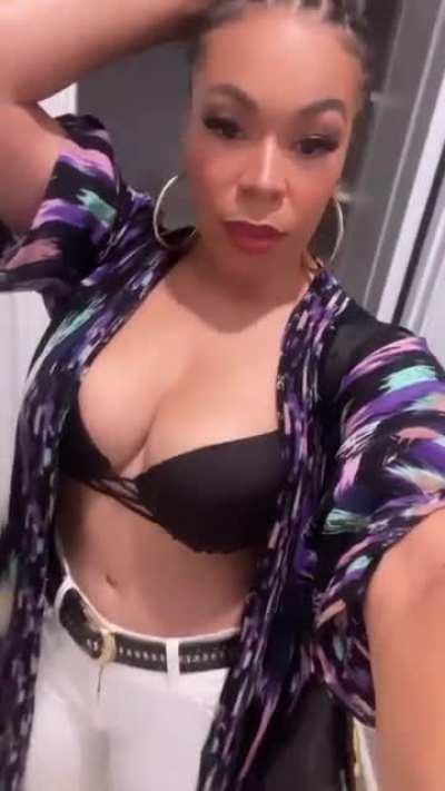 love this woman 😍