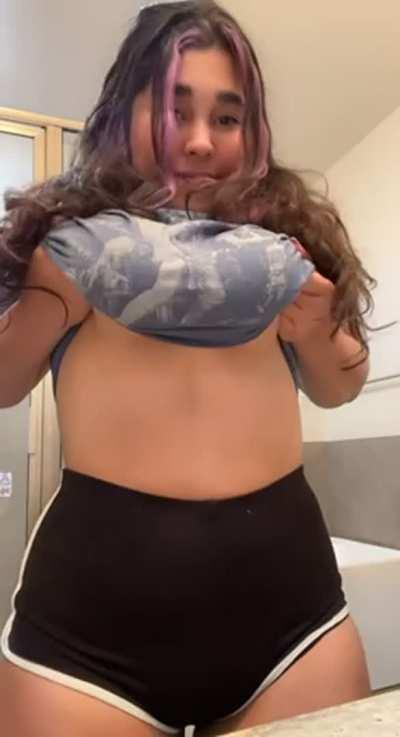 Any older men here willing to slide inside my Venezuelan pussy?