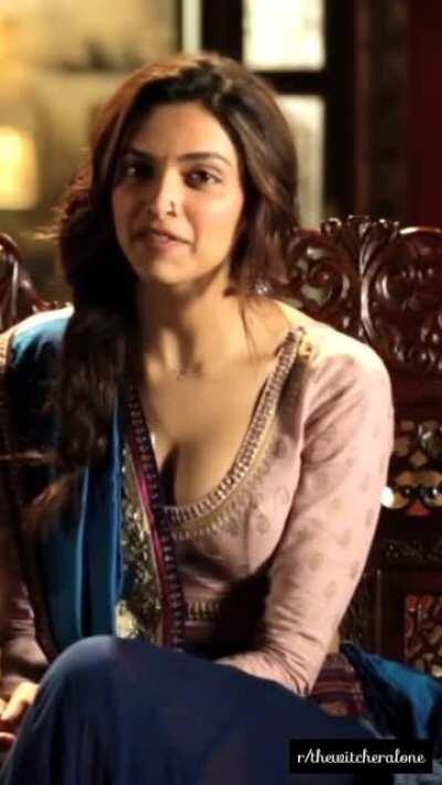 Deepika Padukone's meaty cleavage is heavan and she is cum devi for me.