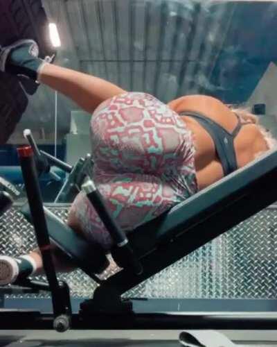 Dummy thicc winter_ray