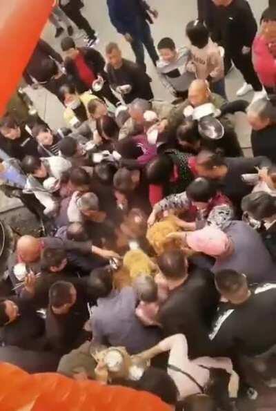 老乡们简单出动节约个粮食😅