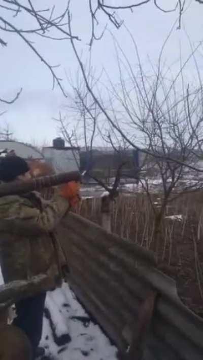 Ukrainian create home-made grenade launchers from pipes