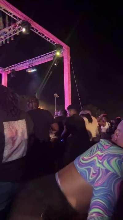 I love it when she is at carnival 🤤