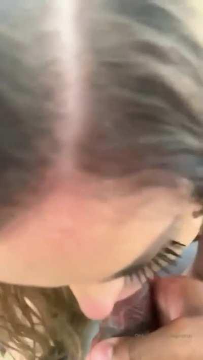 This whore really calls herself a “fashion model” 😂