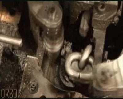 [L] How a chain is made.