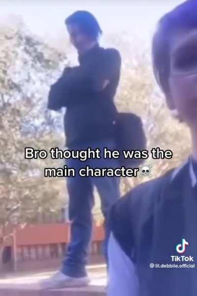 Nigga crossed his arms😭😭